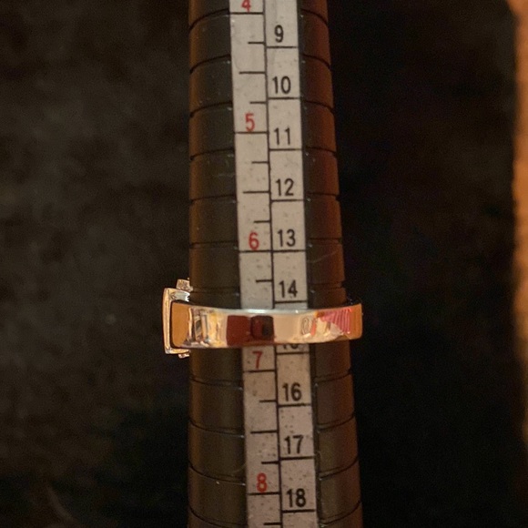 Sterling silver ring with pink stone and crystals. - Picture 3 of 3